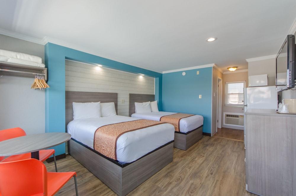 Dolphin Inn photo 22