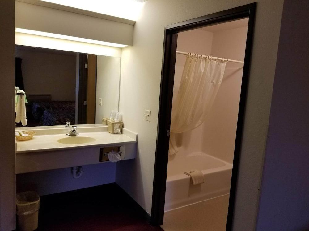 Bilmar Inn & Suites by Hotel O Hwy 77 photo 42