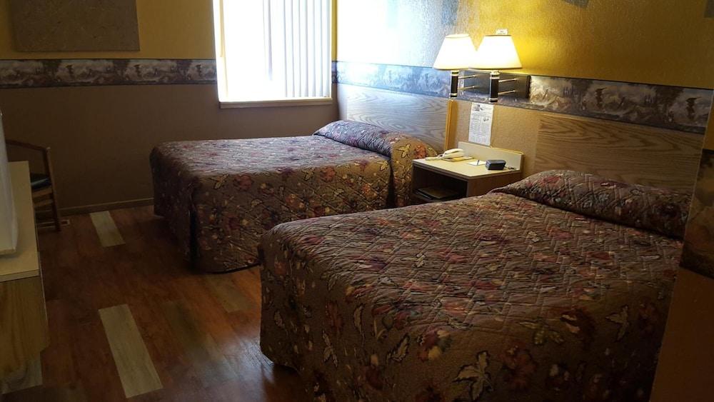 Earth Inn Motel photo 12