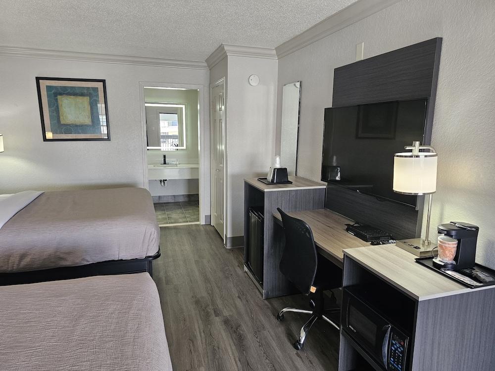 Quality Inn & Suites photo 11