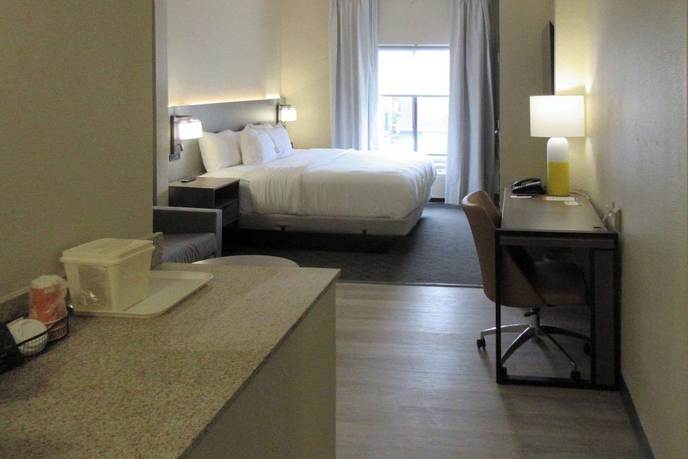 Comfort Suites Stevens Point photo 16
