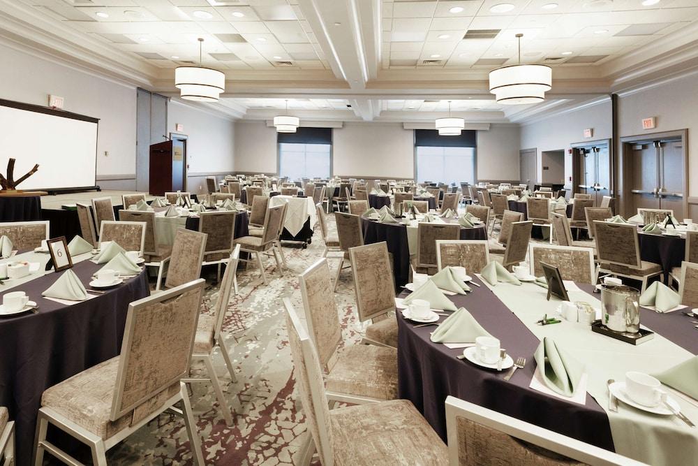 Hilton Garden Inn Chicago North Shore/Evanston photo 42