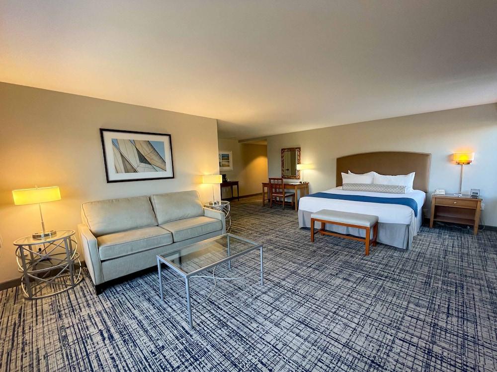 Water's Edge Resort & Spa photo 19