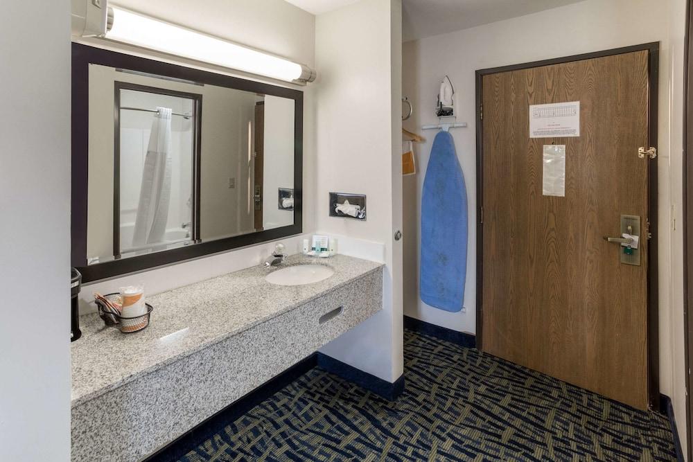 Quality Inn Rochelle photo 22