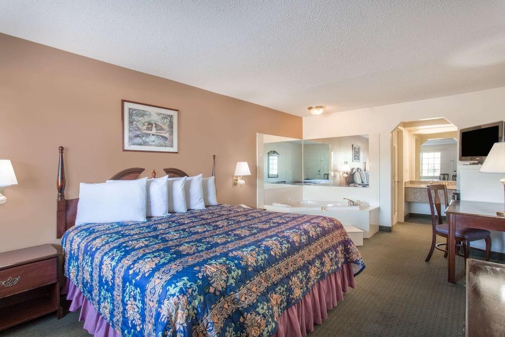 Days Inn by Wyndham Picayune photo 6