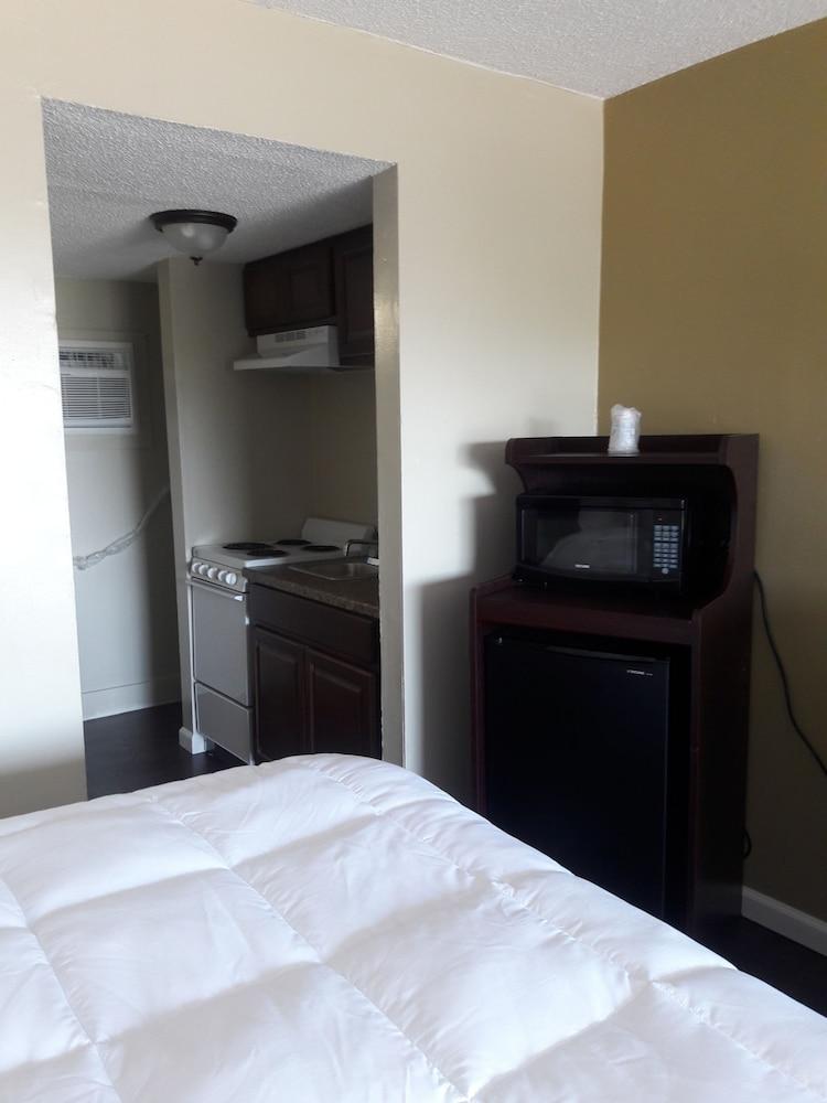 Ocean Waves Hotel photo 3