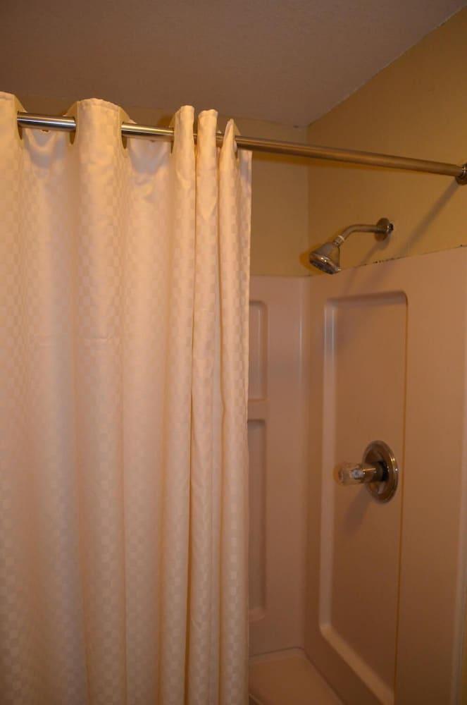 Economy Inn photo 10