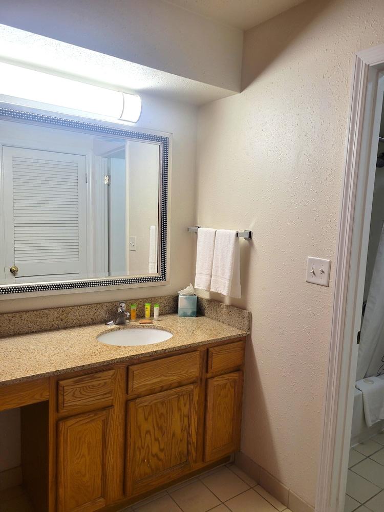 Value Suites Extended Stay - St Louis photo 5