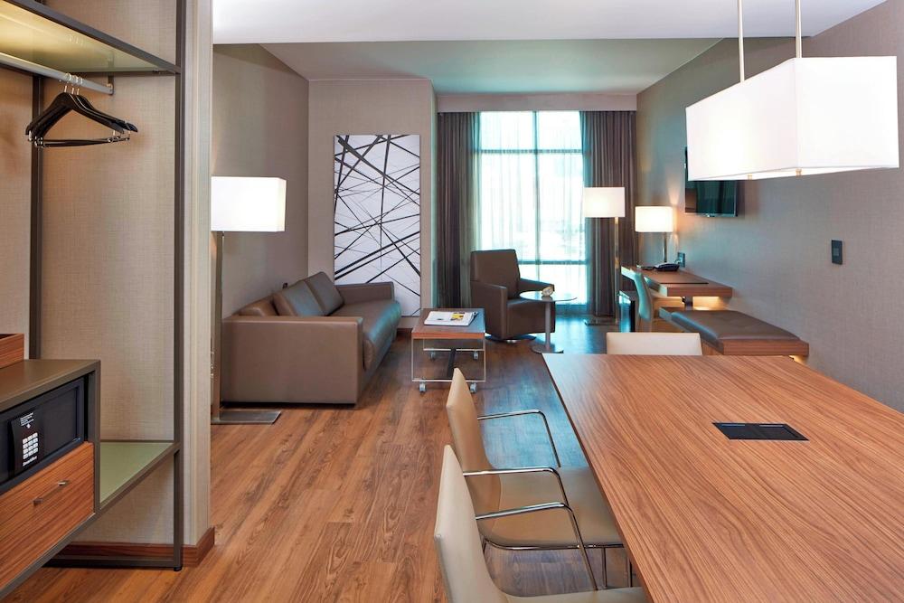 AC Hotel Atlanta Buckhead at Phipps Plaza photo 13