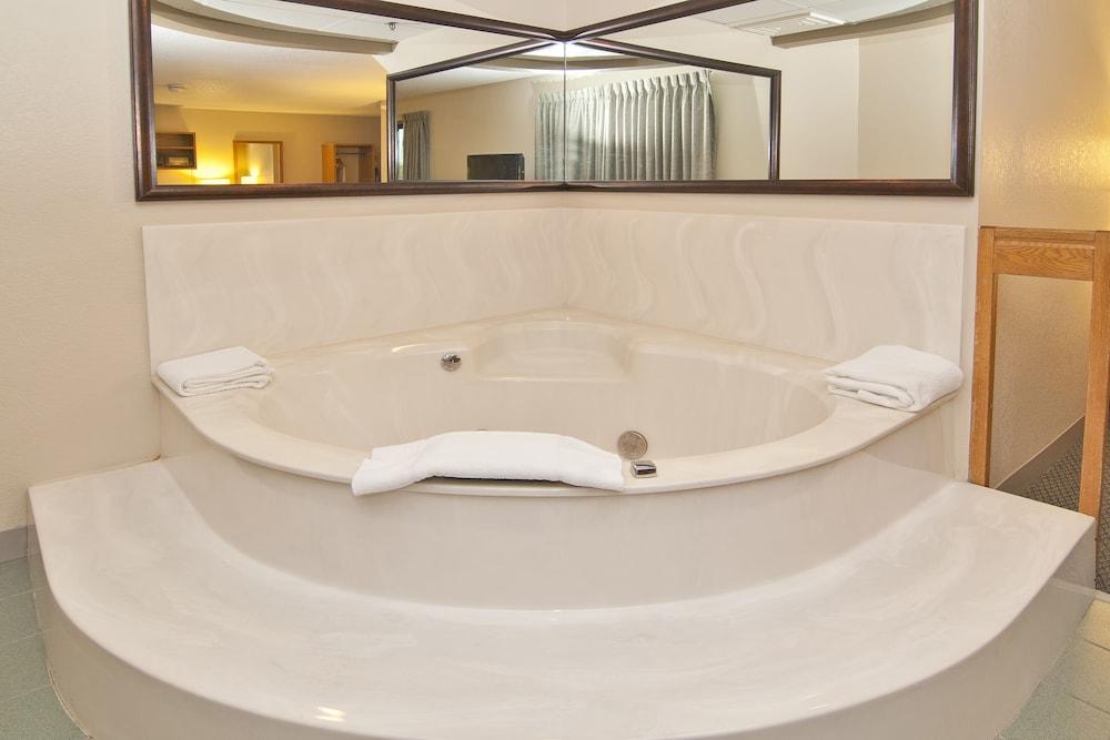 Boarders Inn & Suites by Cobblestone Hotels - Faribault photo 47