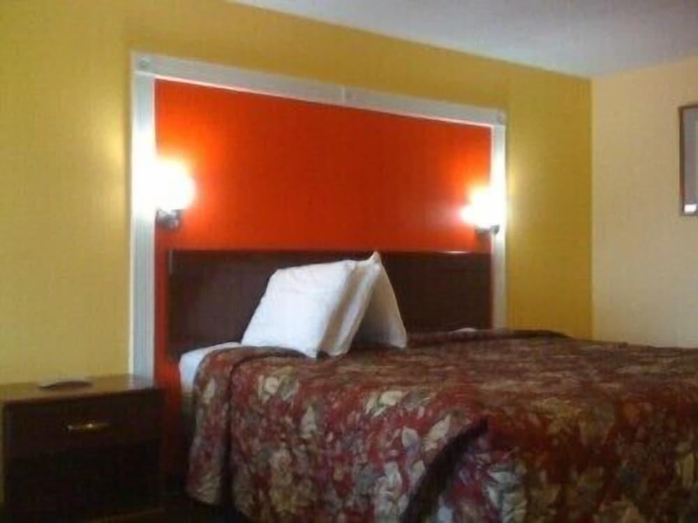 Budgetel Inn & Suites photo 8