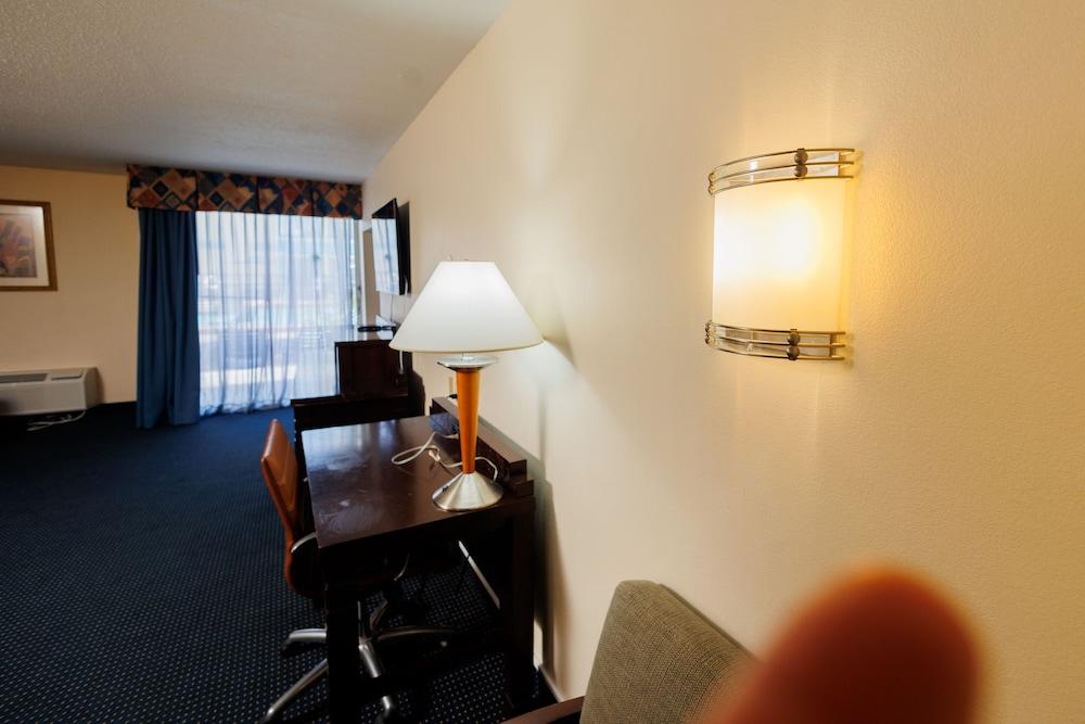 Garnet Inn & Suites, Orlando photo 82