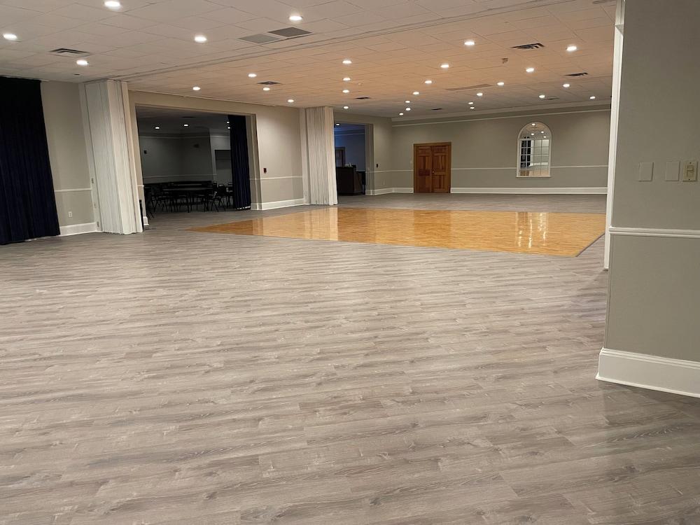 Whaler Inn and Suites photo 31