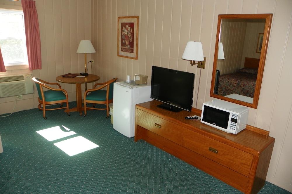 Rainbow Motel photo 11