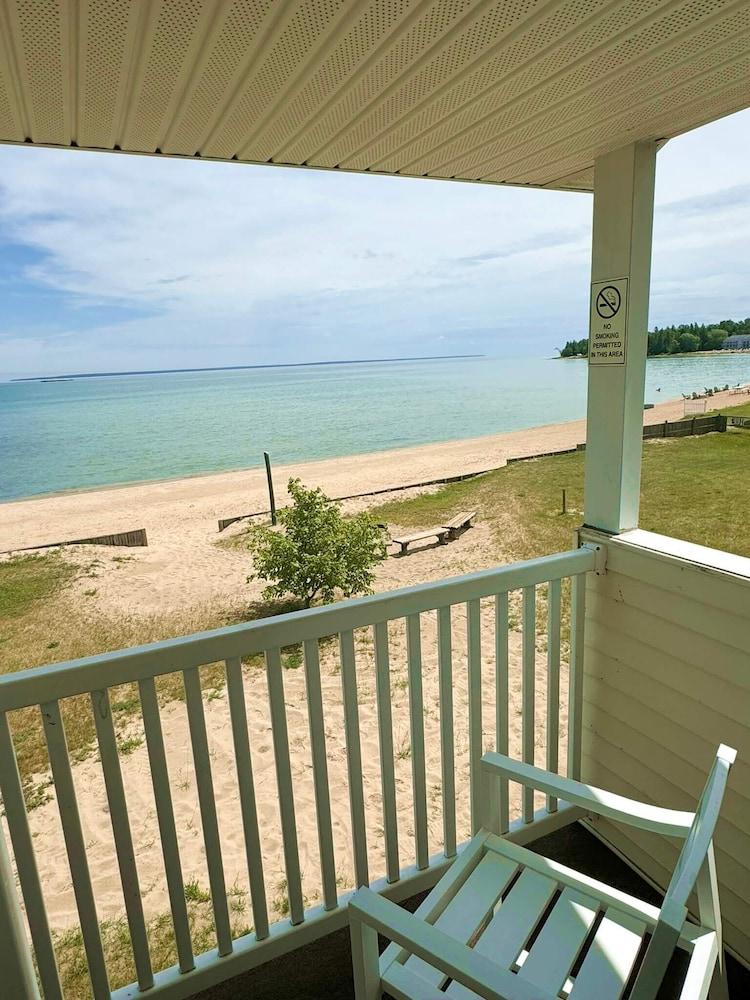 Beachcomber of Mackinaw photo 42