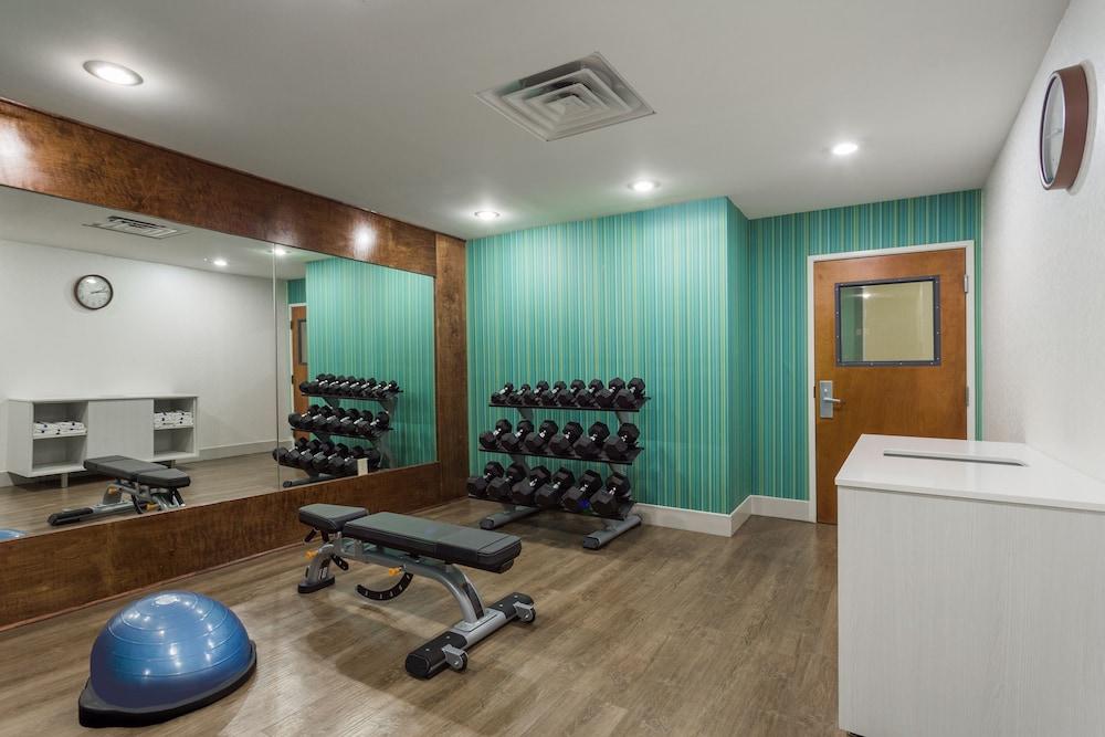 Holiday Inn Express and Suites - Petersburg - Fort Lee by IHG photo 26