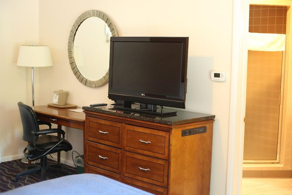 Cozy Corner Motel photo 16