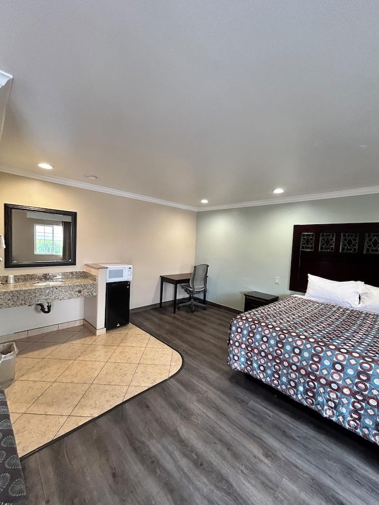 HYLAND MOTEL photo 13