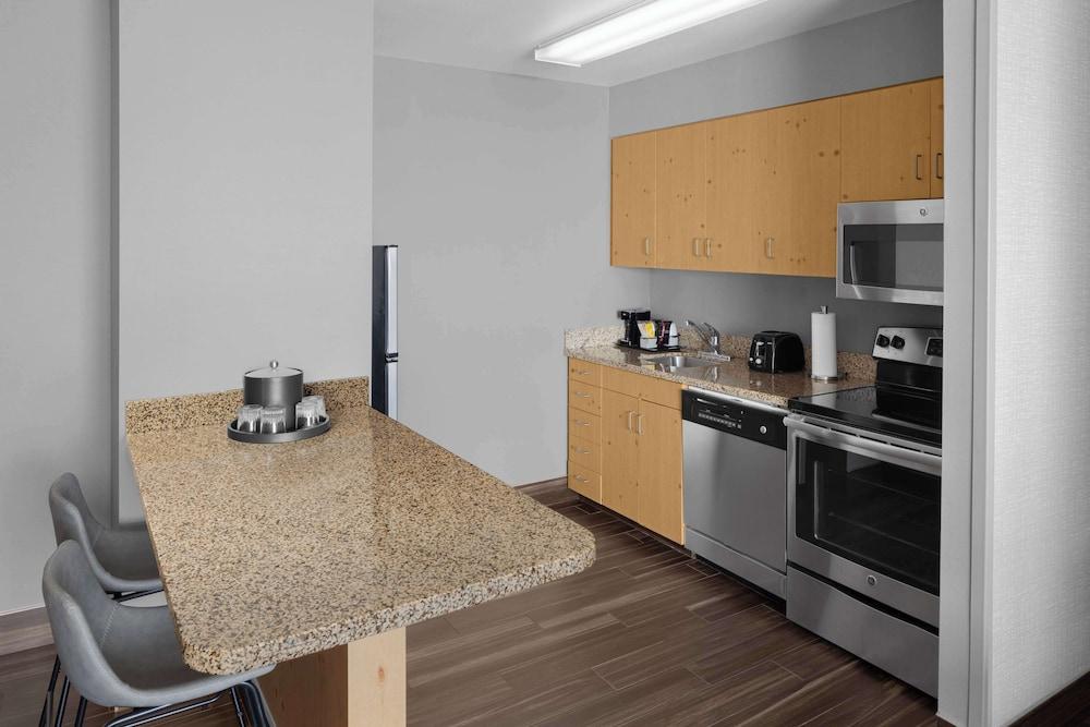 Hampton Inn & Suites Orem photo 16