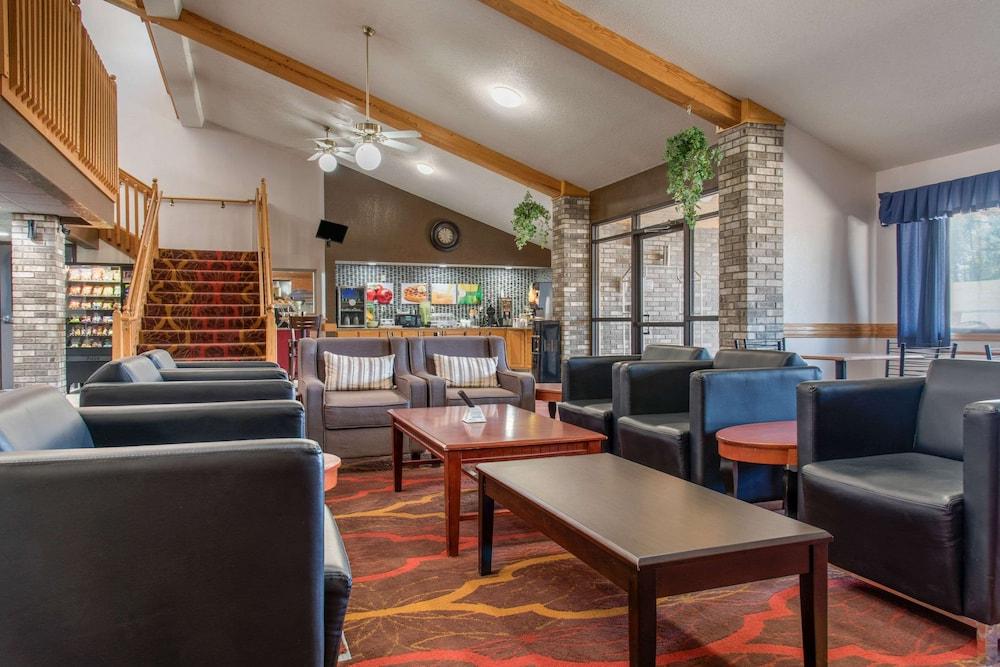 New Prague Inn & Suites photo 8