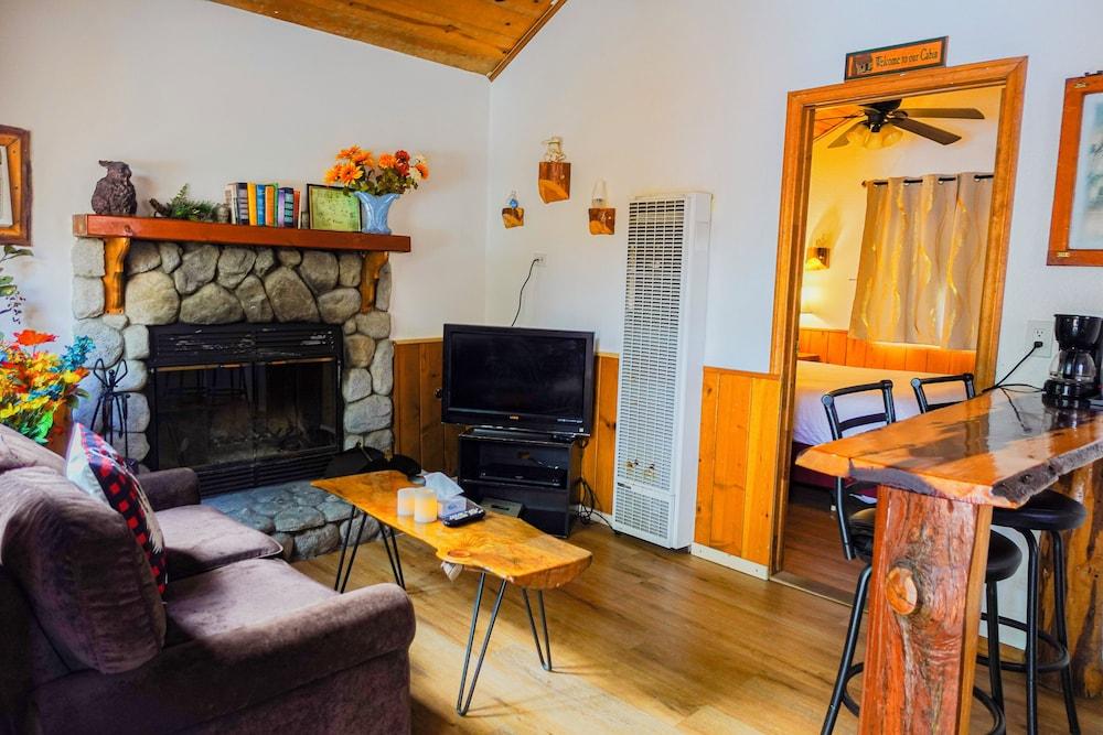 Sleepy Hollow Cabins and Hotel photo 19