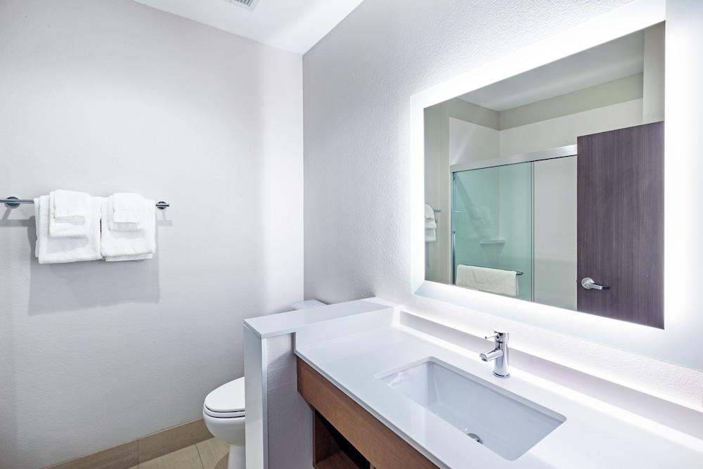 Holiday Inn Express & Suites Denton - Sanger by IHG photo 18