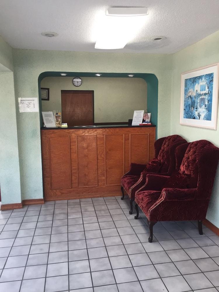 Economy Inn photo 20