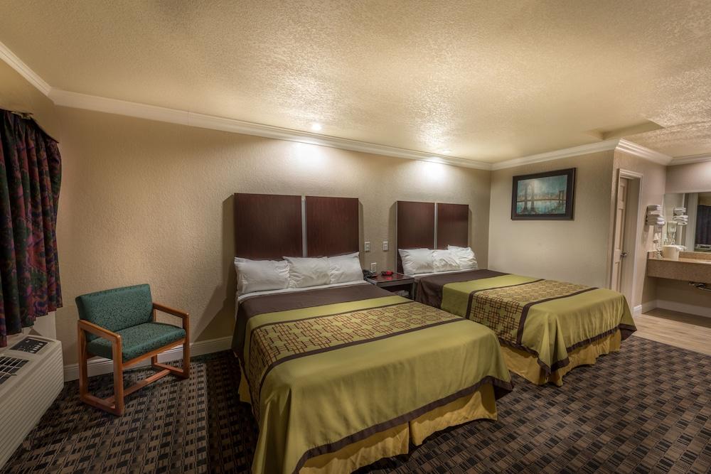 Edgewater Inn Reedley photo 6