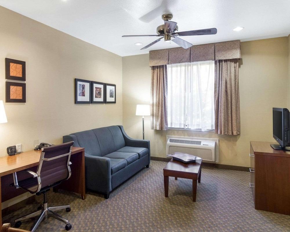 Quality Suites Midland North Loop 250 photo 32