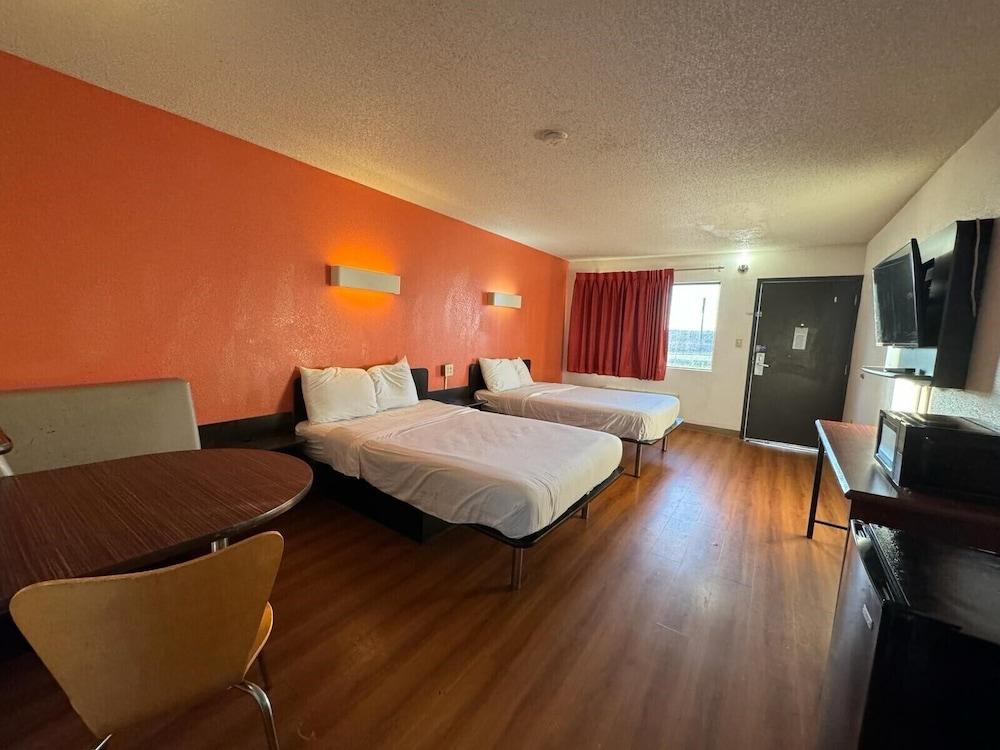 Super 8 by Wyndham Kannapolis photo 15