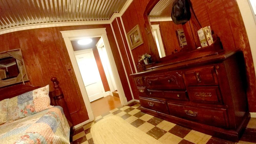 Historic Whiting Hotel Suites photo 9