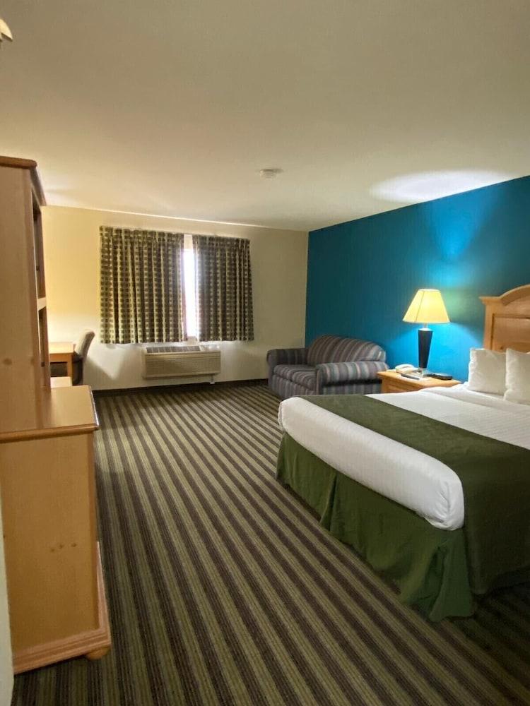 American Inn and Suites photo 13