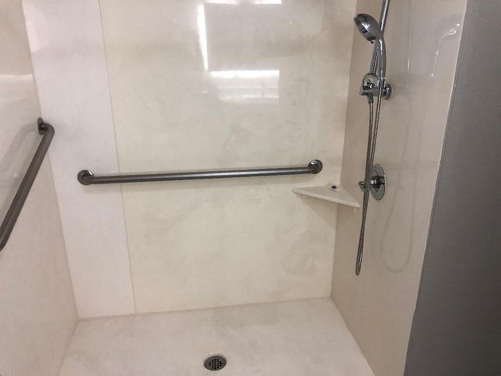 Motel 6 Tulsa, OK - CENTRAL photo 20