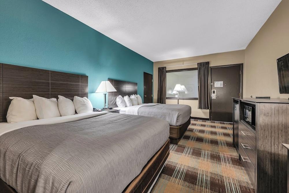 Quality Inn Roseville-Detroit North photo 7