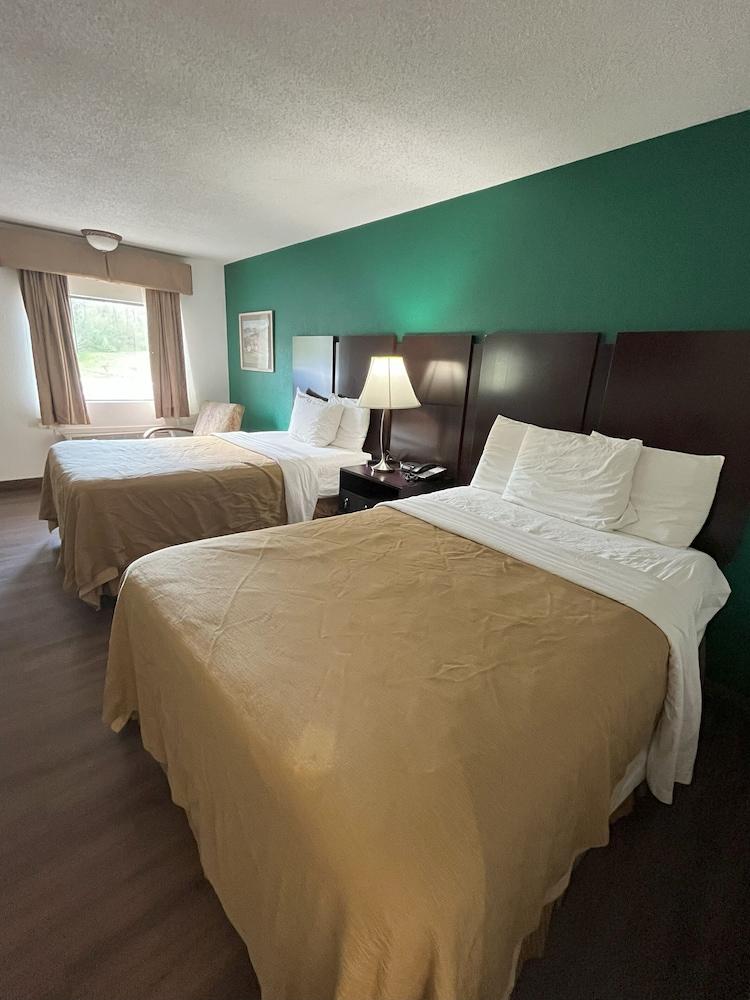 Pine Tree Inn photo 12
