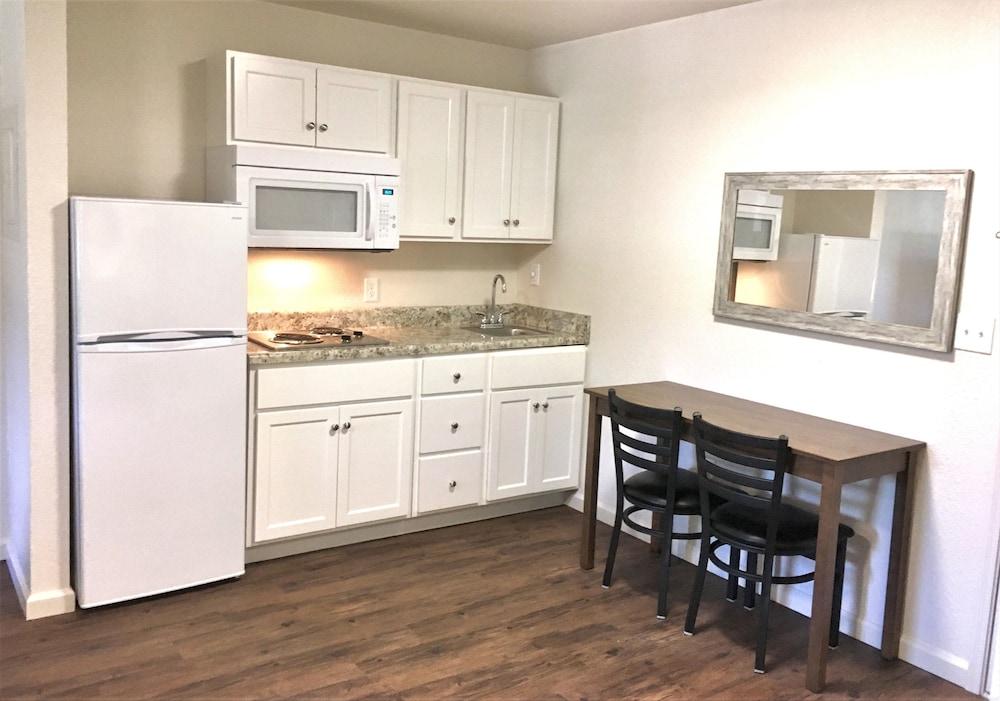 Stay Plus Extended Stay Suites photo 31