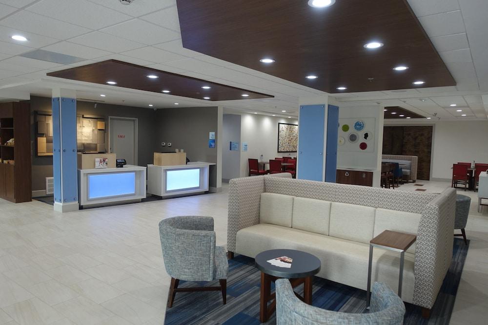 Holiday Inn Express & Suites Brentwood by IHG photo 4