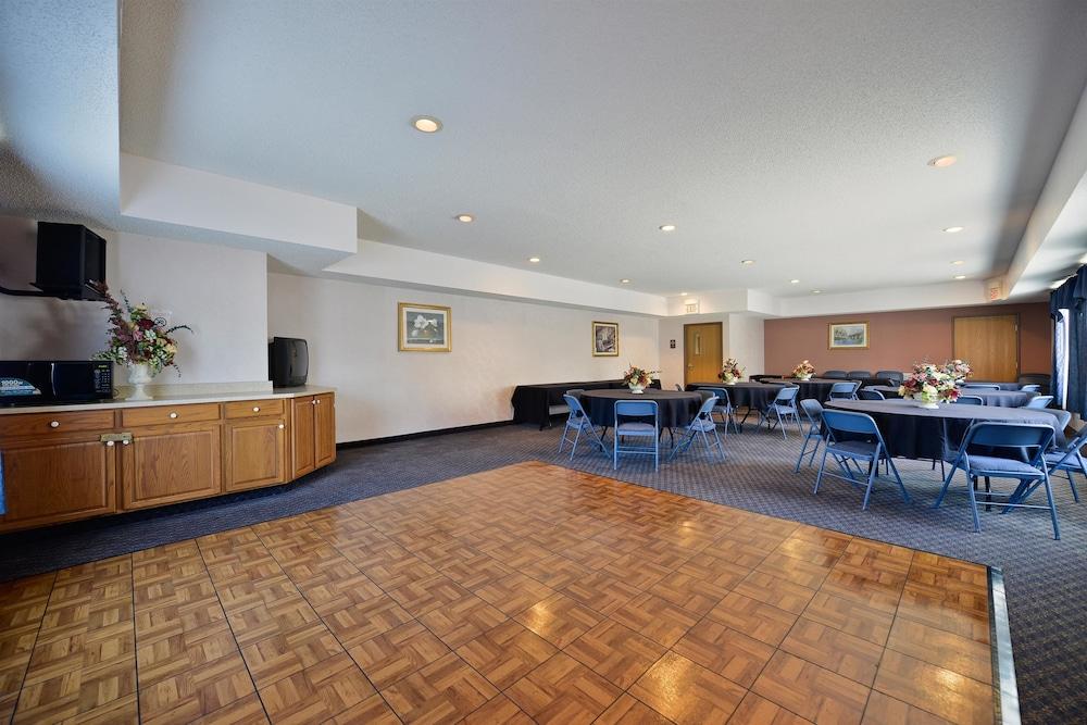 Baymont by Wyndham Albany photo 15