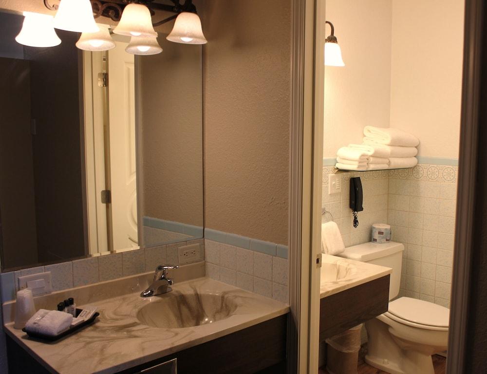 Bozeman Lewis & Clark Motel photo 13