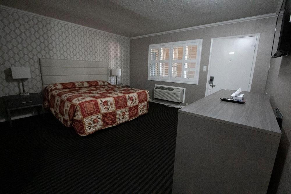 Alpha Inn & Suites photo 27