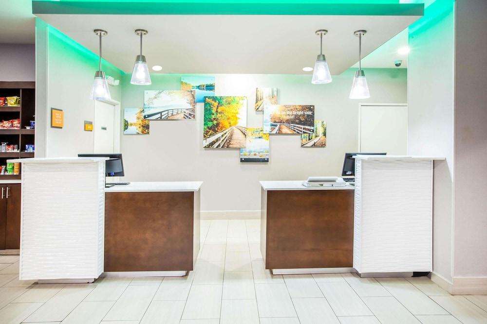 La Quinta Inn & Suites by Wyndham Elkhart photo 13