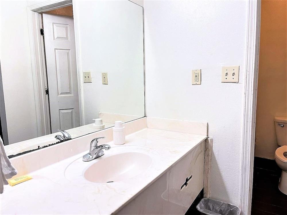 Budget Inn photo 11