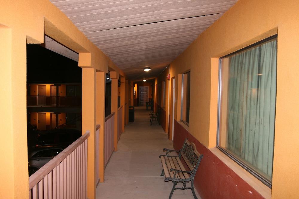 Budget Inn photo 10