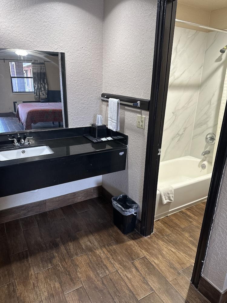 Luxury Inn and Suites photo 14