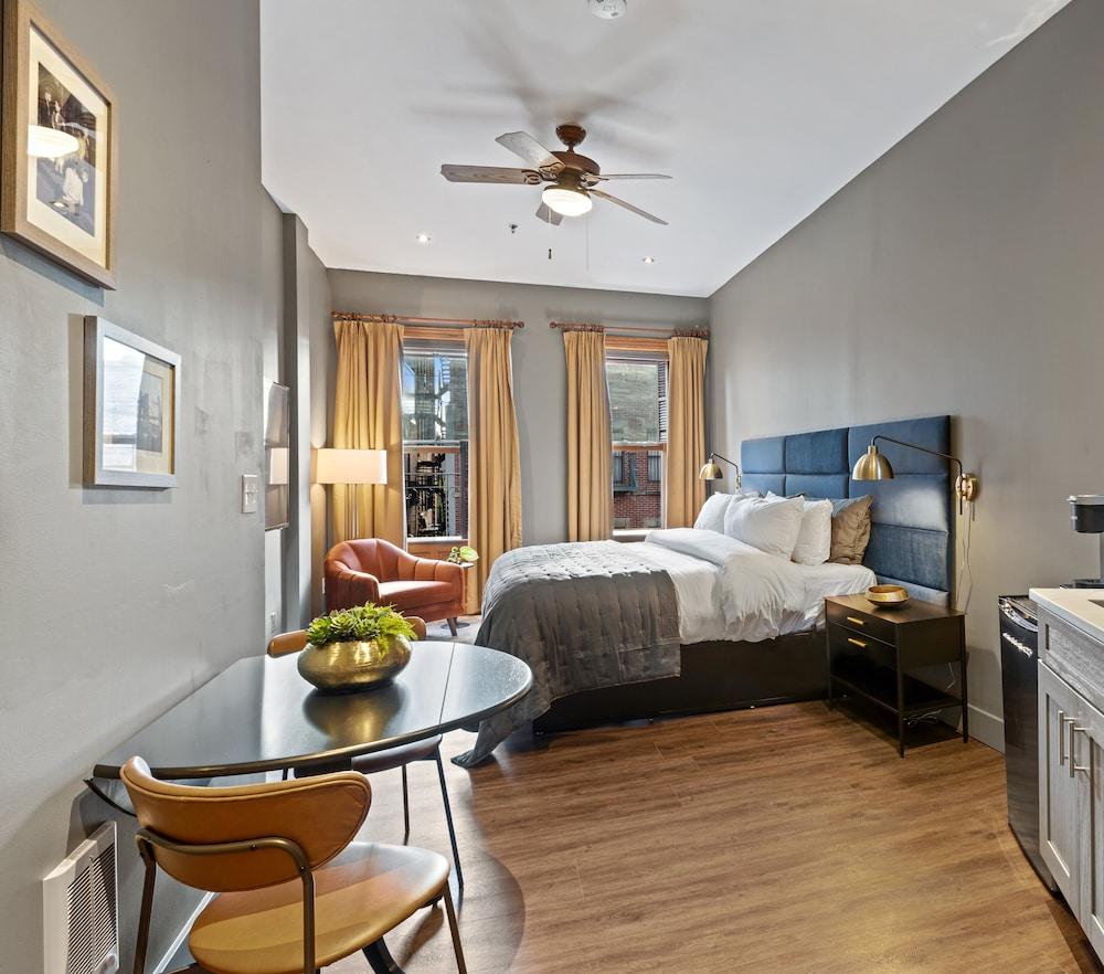 The Historic Blue Moon Hotel - NYC photo 18