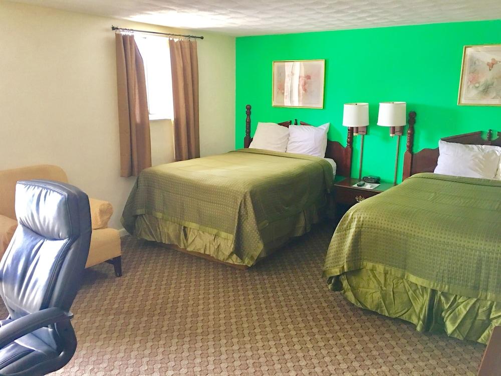 Traveler's Inn Motel photo 13