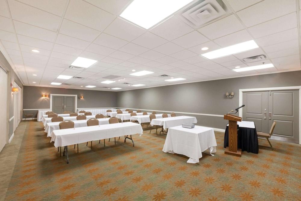 Ramada by Wyndham New Iberia photo 51