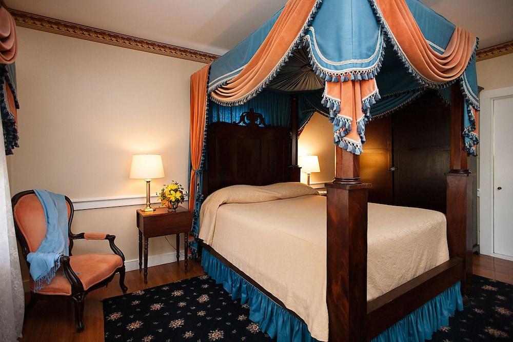 Monmouth Historic Inns and Gardens photo 10