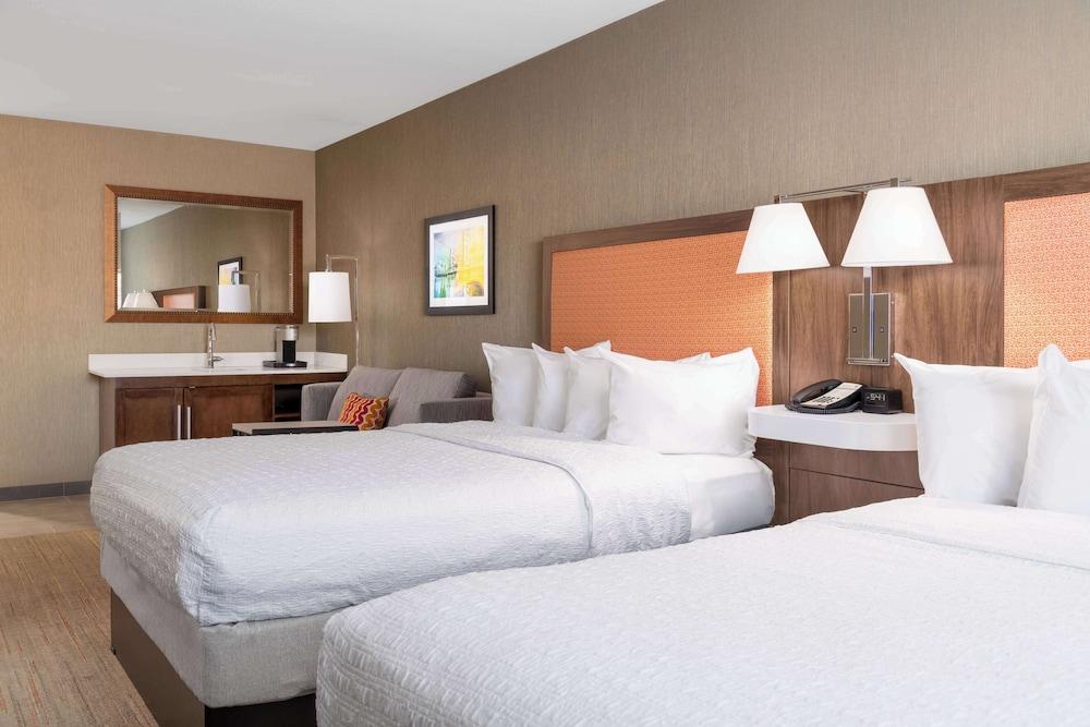 Hampton Inn & Suites Sacramento-Cal Expo photo 8