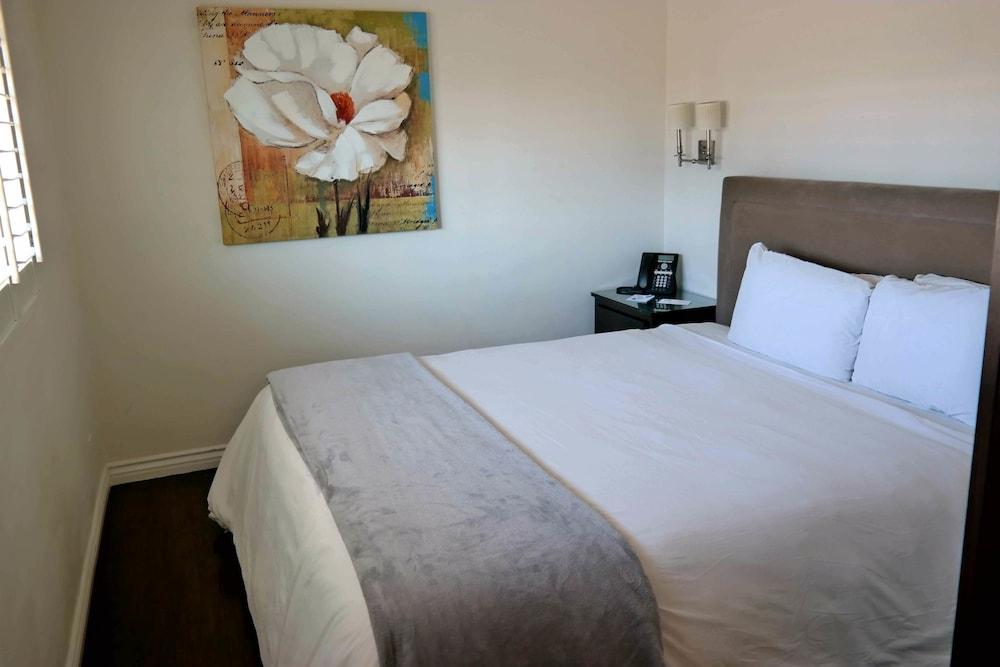 Malibu Country Inn photo 12